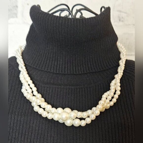 Twisted Faux Pearl Necklace - Picture 2 of 4